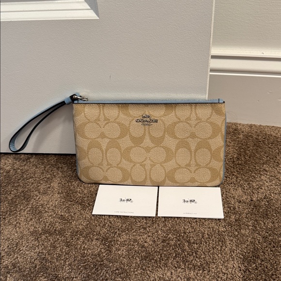 Coach Beige and Light signature logo wristlet wallet clutch - Picture 1 of 5